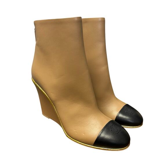 Chanel Tan Black Two Tone Interlocking CC Logo Wedge Boots Womens 39.5 / US 9.5 - Picture 1 of 14